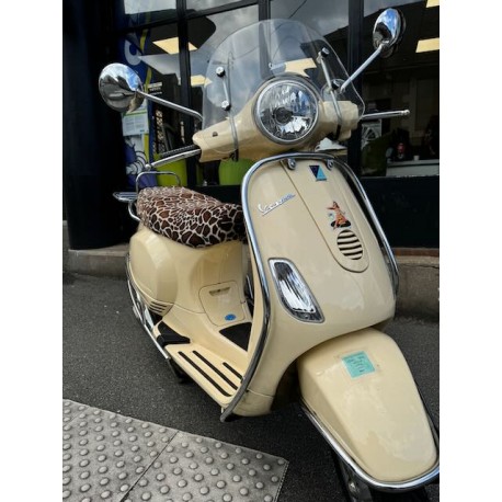 Vespa LX 125cc beige en bon état général, très bien entretenu, bon état général