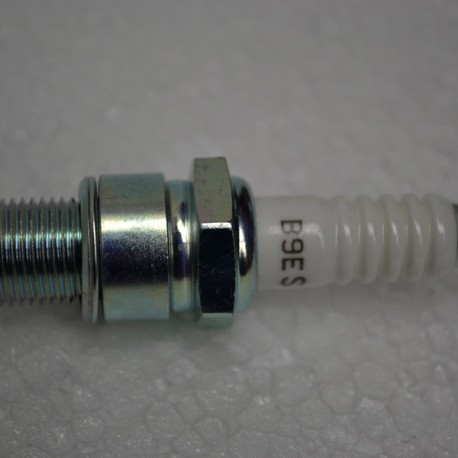 Bougie NGK culot long / B9ES - Vespa PX 200, LX Bougie NGK culot long / B9ES - Vespa PX 200, LX